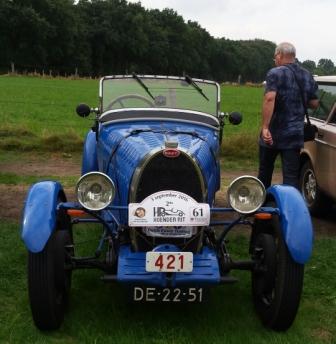 Blauwe Bugatti