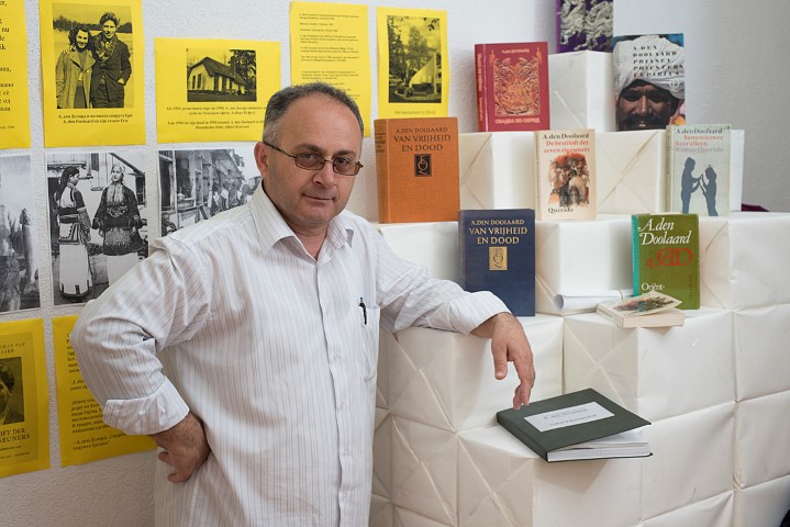 Misjo Yoezmeski in zijn A. den Doolaardmuseum in Ohrid