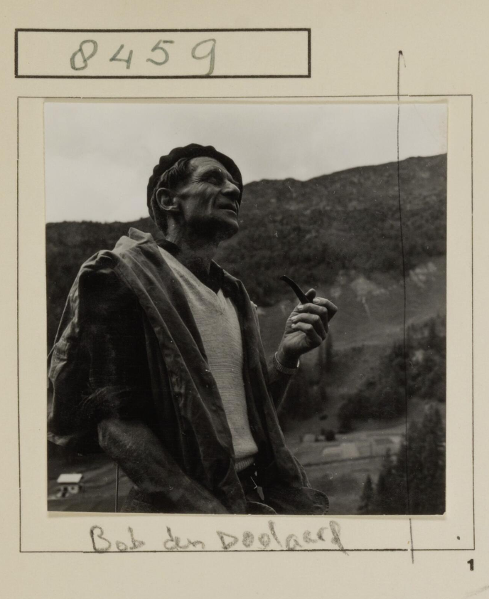 Portret van A. den Doolaard in Chamonix, 1958. Foto Cas Oorthuys, Nederlands Fotomuseum 8459/1