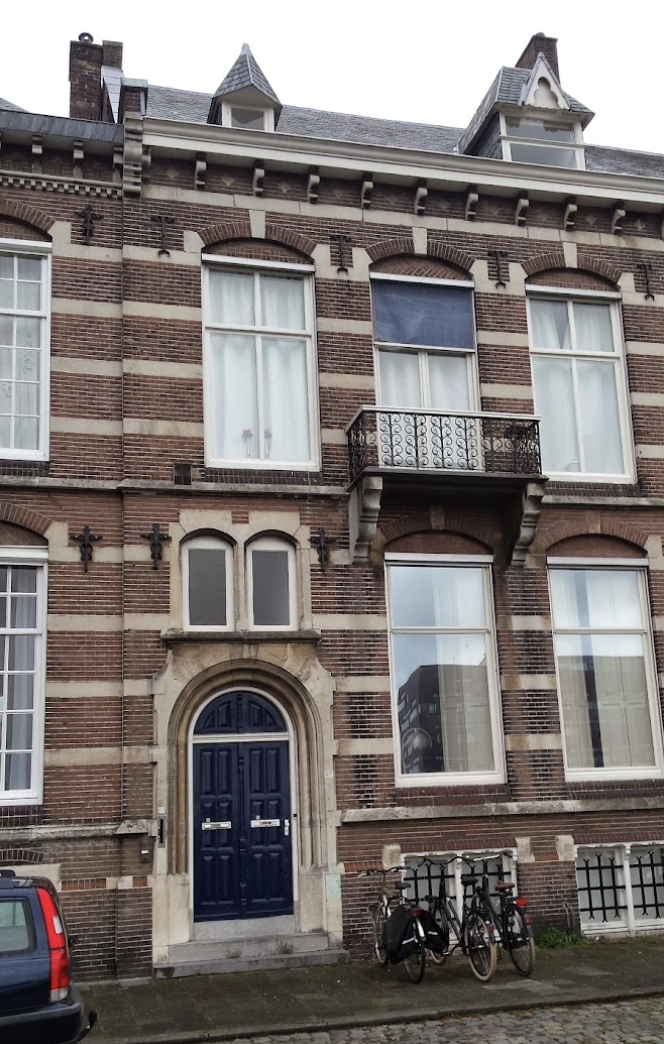 Herenhuis met blauwe deur