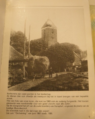 Foto van kerk Heino, met op de voorgrond een hooiwagen