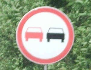 Verkeersbord -verboden in te halen- 